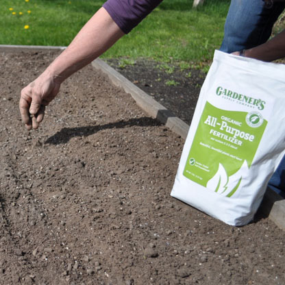 Fertilizing raised bed