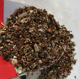 Vermiculite on shovel